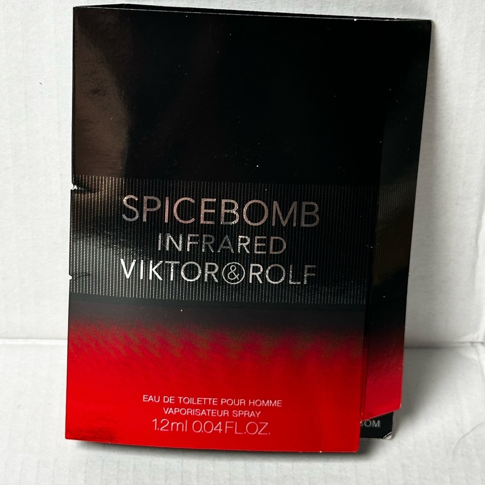 🎁 One - 1.2 mL Sample of Viktor & Rolf Spicebomb Infrared EDT
